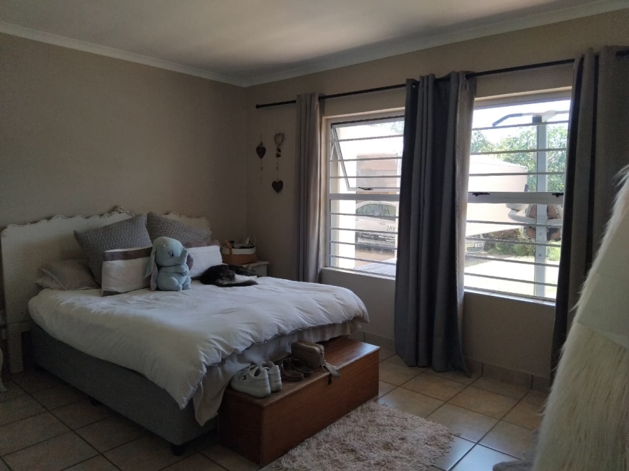 5 Bedroom Property for Sale in Myburgh Park Western Cape